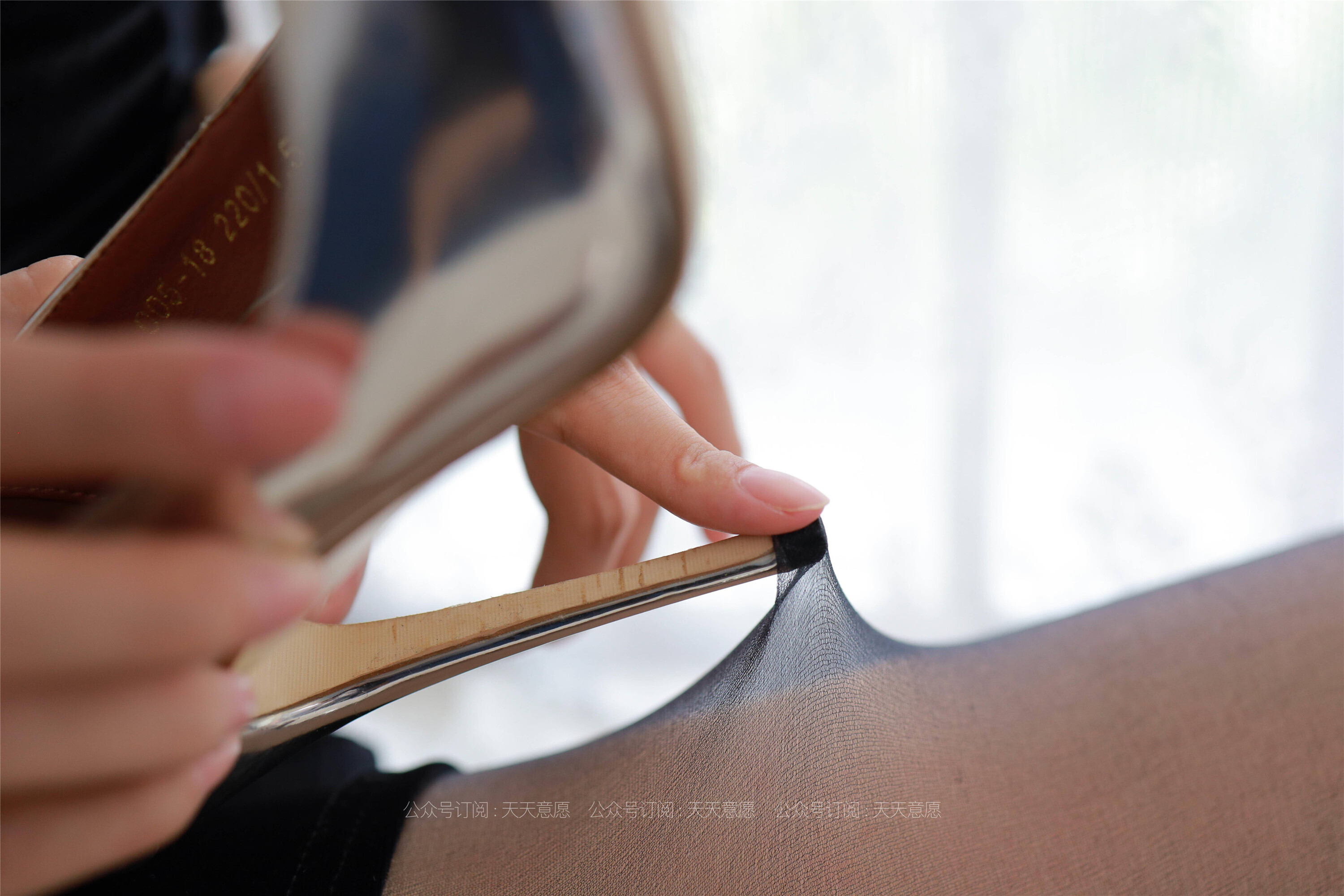 IESS异思趣向  2021.08.09 丝享家884：美子《黑色吊带裙》